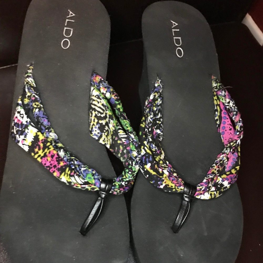 ALDO Black Wedge Flip Flop Size 10